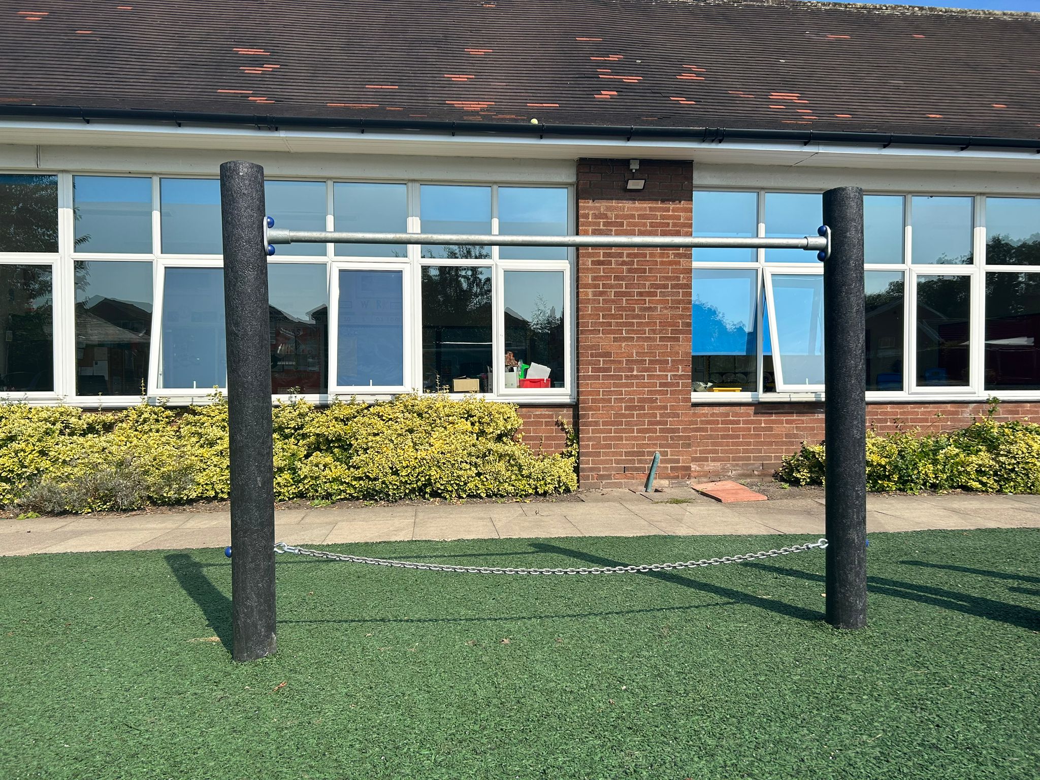 IMG-20230904-WA0001 Parallel Chains (metal top-bar) - Recycled Plastic - on PlayBond Surfacing
