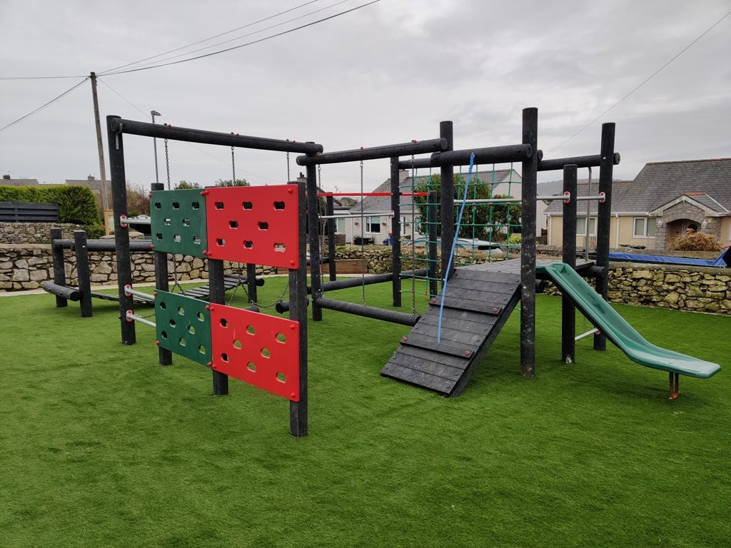 PlayMaster - Recycled Plastic - with Artificial Grass