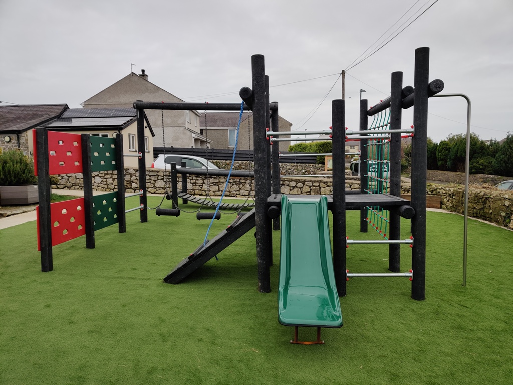 IMG_20200129_115708 PlayMaster - Recycled Plastic - with Artificial Grass