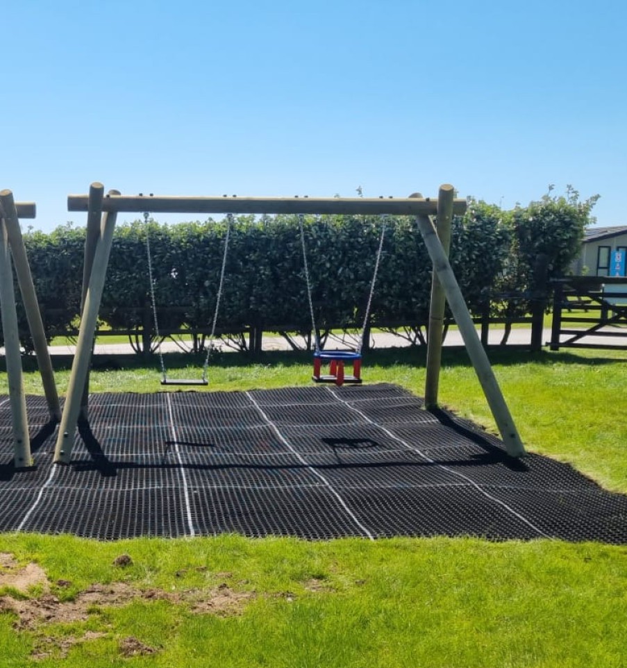 Mixed Bay Swing Mixed Bay Swing - Recycled Plastic & Grass Mats