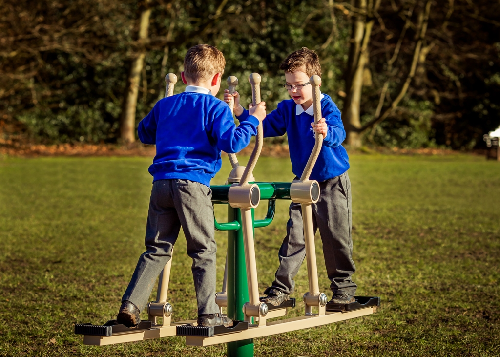 OutDoorGym_Windlesham_Park__ChildrensCrossCountrySkier_Children_FreshAirFitness1 Double Cross Country Skier