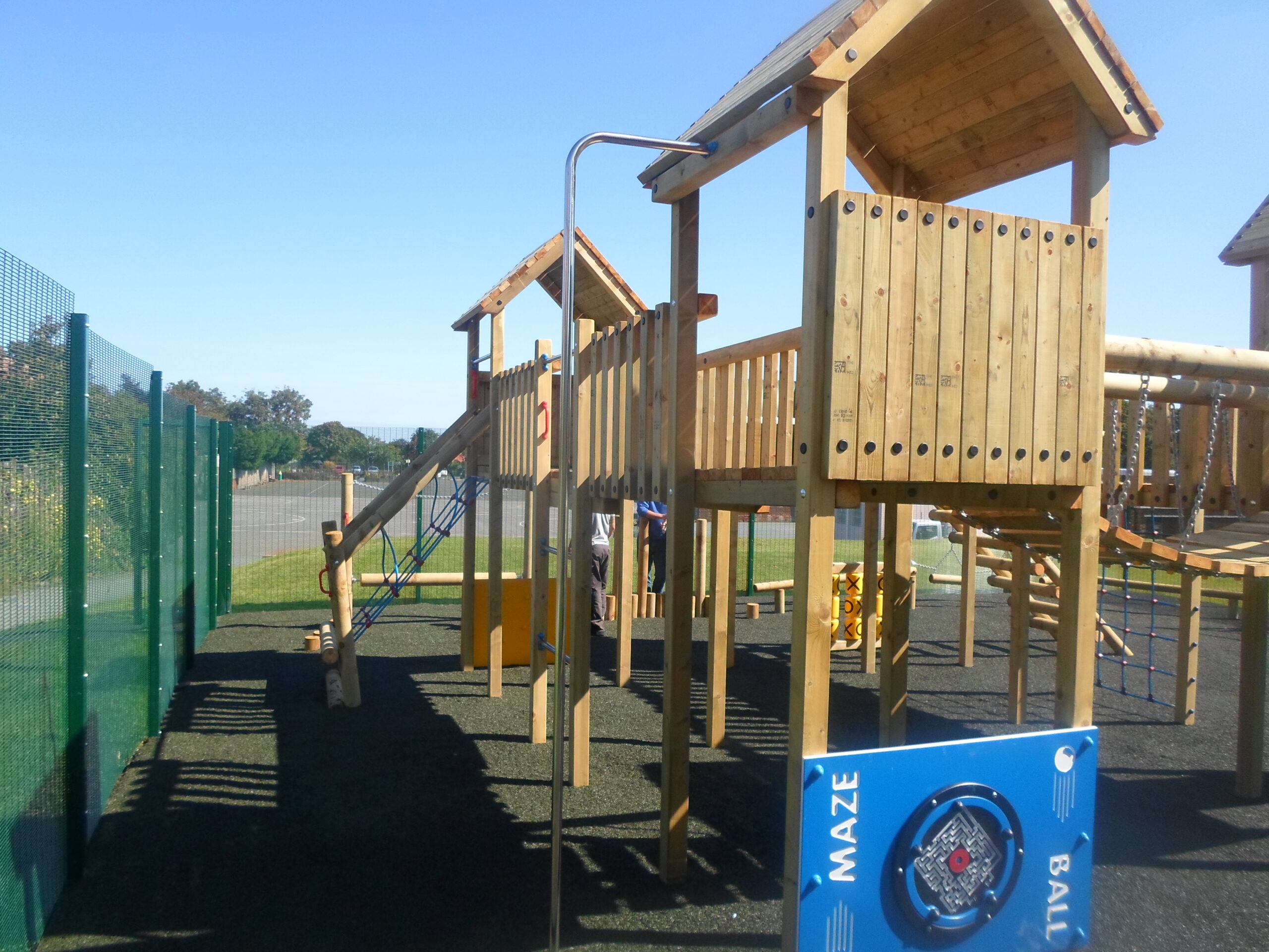 SAM_1519 Quaternary Towers & PlayBond