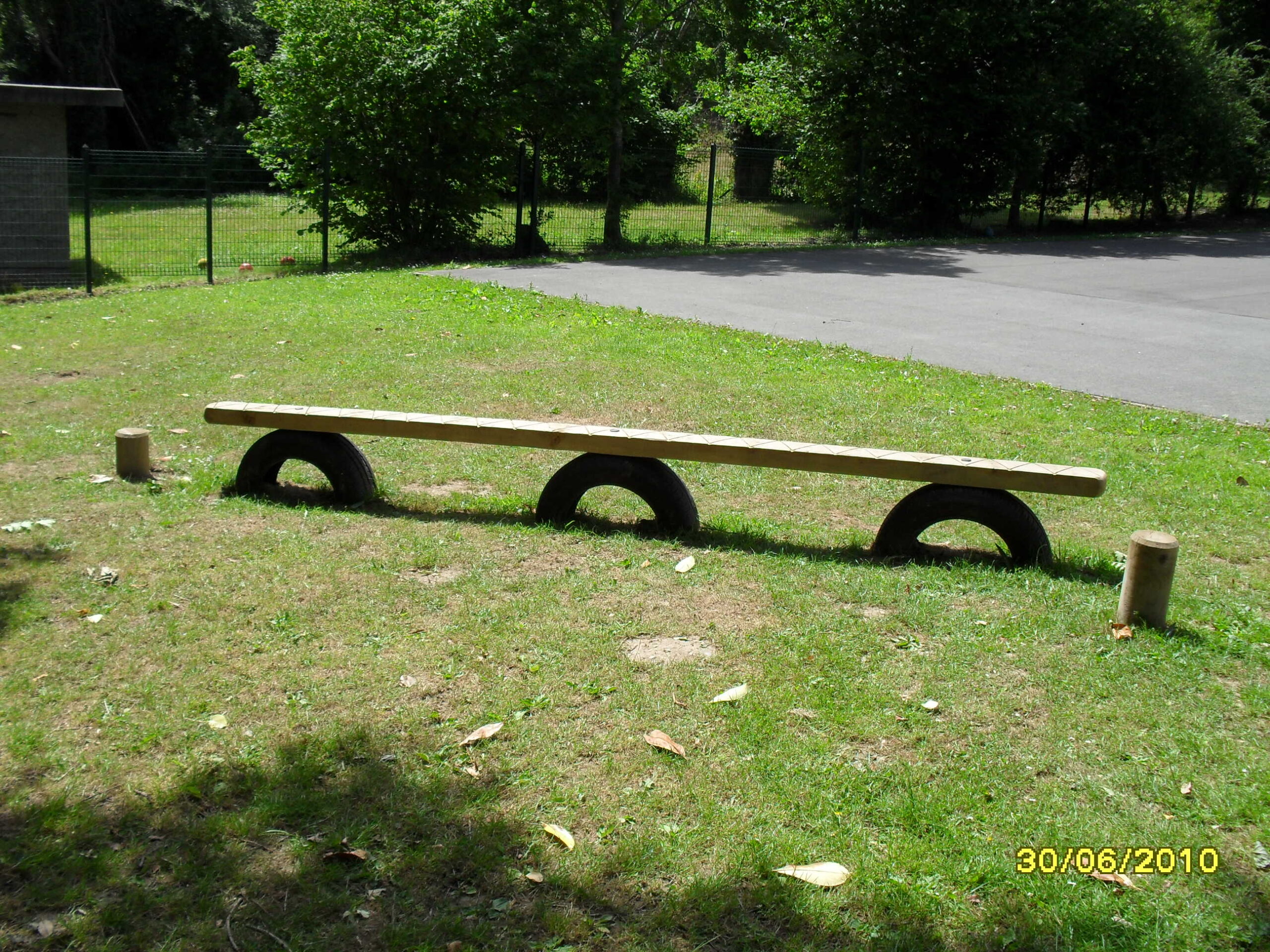 SDC10947 Wobbly Balance Beam onto grass