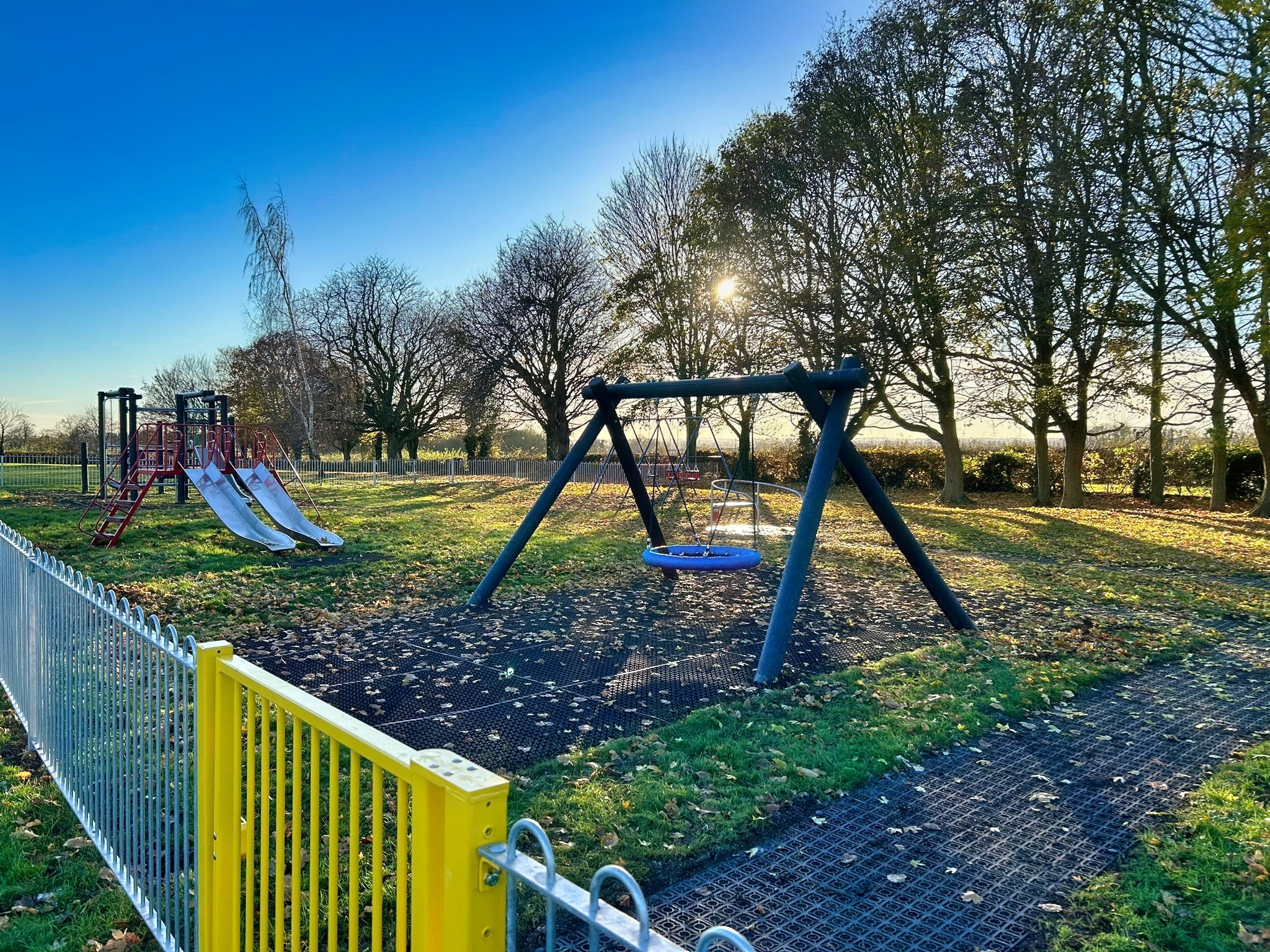 Basket Swing - Recycled Plastic & Grass Mats