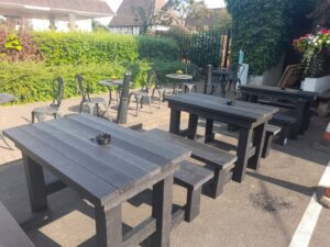 Compact 4 Table